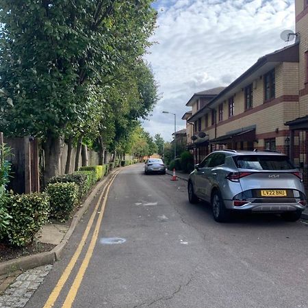 Large, Spacious 3 Bedroom Sleeps 6, Apartment For Contractors And Holidays In Lewisham, Greater London - 1 Free Parking Space & Free Wifi Εξωτερικό φωτογραφία