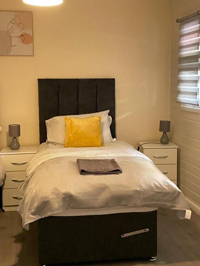 Large, Spacious 3 Bedroom Sleeps 6, Apartment For Contractors And Holidays In Lewisham, Greater London - 1 Free Parking Space & Free Wifi Εξωτερικό φωτογραφία