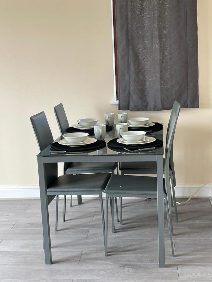 Large, Spacious 3 Bedroom Sleeps 6, Apartment For Contractors And Holidays In Lewisham, Greater London - 1 Free Parking Space & Free Wifi Εξωτερικό φωτογραφία